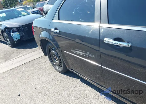 2006 Chrysler 300C z USA, uszkodzony, nr VIN 2C3LA63H86H408026